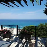 Ammos Papanero *
