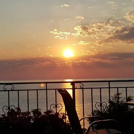 Ammos Papanero *