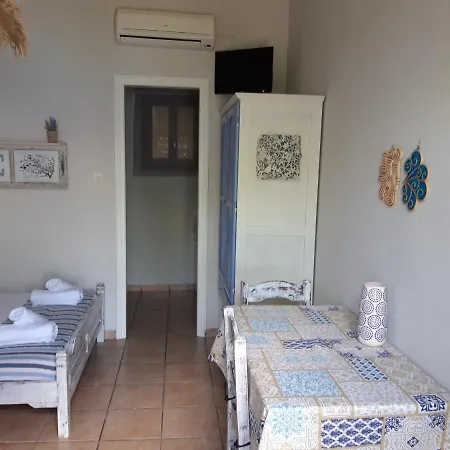Ammos Papanero *